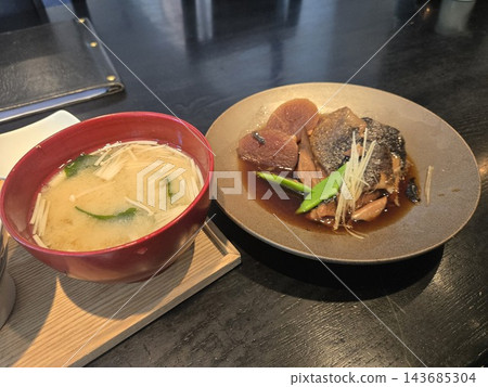 午餐套餐:燉魚 午餐套餐:燉魚 143685304