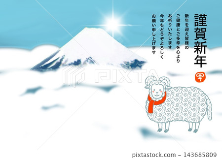 富士山迎來一年中的第一道陽光，羊群歡欣雀躍。 143685809