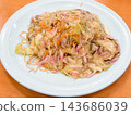 Sara Udon is a Japanese dish consisting of fried noodles topped with a thick, savory sauce made with plenty of vegetables. It's a local specialty of Nagasaki Prefecture. 143686039