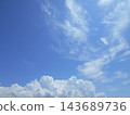 Blue sky, white clouds, and drifting clouds 143689736