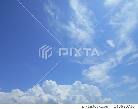 Blue sky, white clouds, and drifting clouds Blue sky, white clouds, and drifting clouds 143689736
