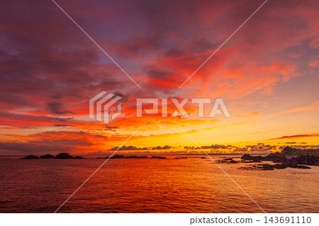 屋久島日出:小瀨田海灘的壯麗景色(夏季) 屋久島日出:小瀨田海灘的壯麗景色(夏季) 143691110