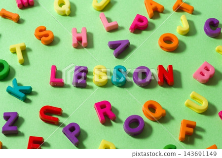“LESSON”的字母 “LESSON”的字母 143691149