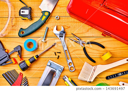 板上的DIY工具 板上的DIY工具 143691497