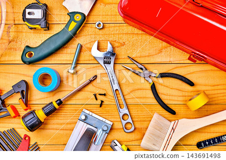 板上的DIY工具 板上的DIY工具 143691498