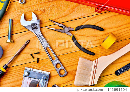 板上的DIY工具 板上的DIY工具 143691504