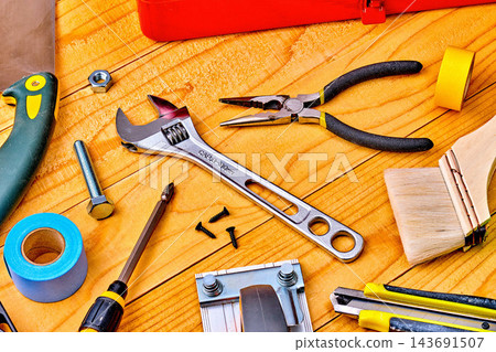 板上的DIY工具 板上的DIY工具 143691507