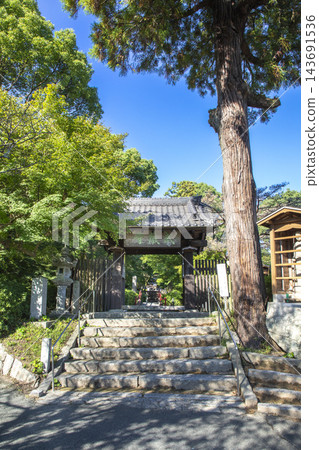 福岡縣築紫野市武藏寺正門一景。 福岡縣築紫野市武藏寺正門一景。 143691536