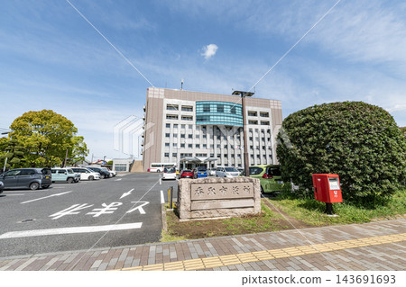 千葉縣香取市香取市政廳,晴空萬裡。 千葉縣香取市香取市政廳,晴空萬裡。 143691693