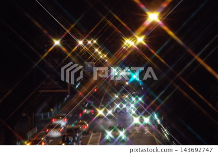 夜間甲州街道和十字光 143692747
