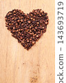 Heart form made from spice cloves 143693719