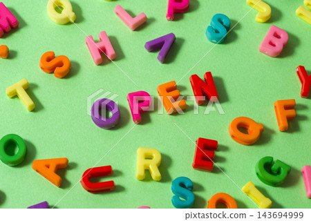 字母“OPEN” 字母“OPEN” 143694999