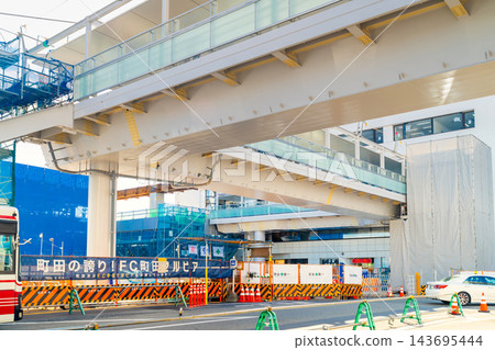 小田急線鶴川站 - 作為週邊地區重建工程的一部分,正在進行翻新工程(2026年10月) 小田急線鶴川站 - 作為週邊地區重建工程的一部分,正在進行翻新工程(2026年10月) 143695444