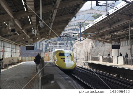 在熱海站的「黃希醫師」檢查列車 在熱海站的「黃希醫師」檢查列車 143696433