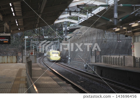在熱海站的「黃希醫師」檢查列車 在熱海站的「黃希醫師」檢查列車 143696456