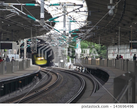 在熱海站的「黃希醫師」檢查列車 在熱海站的「黃希醫師」檢查列車 143696496