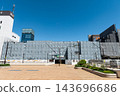 松戶站的重建施工現場覆蓋隔音板。 143696686