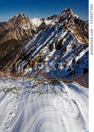冬季的八嶽山脈景色，包括權現山和義星嶺。 143697360
