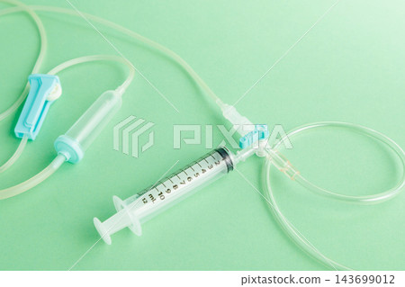 注射器直接連接到輸液管的三通旋塞(沒有封閉式接頭) 注射器直接連接到輸液管的三通旋塞(沒有封閉式接頭) 143699012