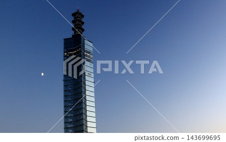港口塔和月亮 / 留白 港口塔和月亮 / 留白 143699695