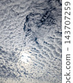 天空有鱗片狀的雲 143707259