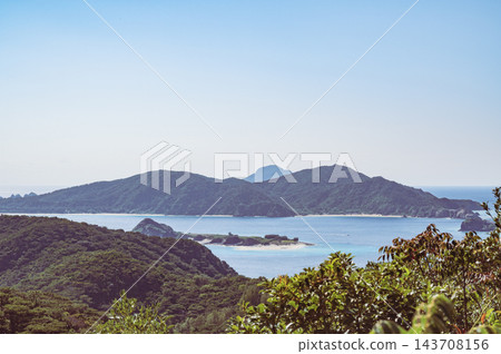 從慶良間群島高槻山展望台眺望(朝向赤島) 從慶良間群島高槻山展望台眺望(朝向赤島) 143708156