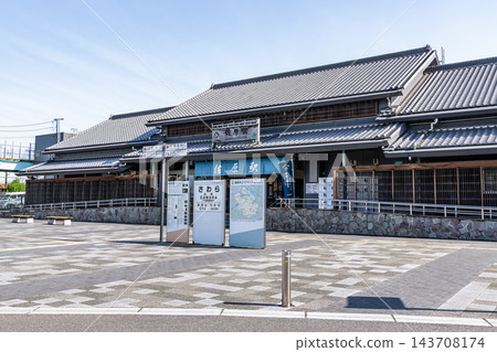 千葉縣香取市JR佐原站，晴空萬裡。 143708174