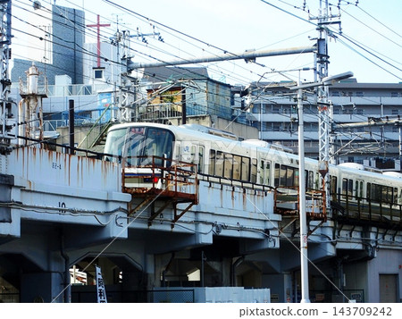 火車從天王寺附近駛過的景象。 火車從天王寺附近駛過的景象。 143709242