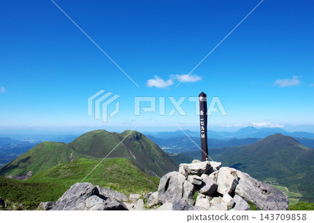 九重山脈中岳的頂峰 九重山脈中岳的頂峰 143709858