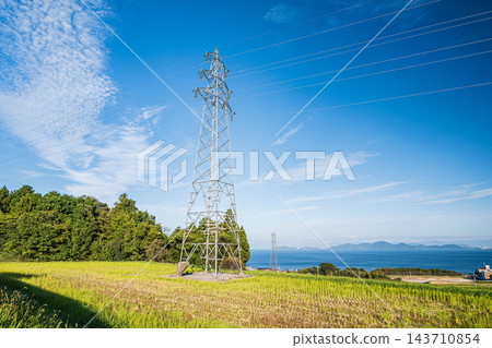 滋賀縣大津市福谷,一座鋼塔矗立在層層疊疊的梯田之中。 滋賀縣大津市福谷,一座鋼塔矗立在層層疊疊的梯田之中。 143710854
