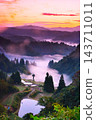 The dawn over the Yamakoshi rice terraces, enveloped in a sea of clouds and morning light. 143711011