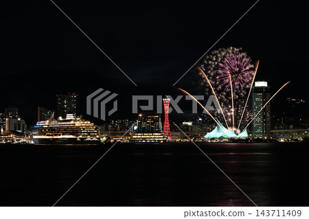 神戶港:週末煙火表演和遊輪啟航 神戶港:週末煙火表演和遊輪啟航 143711409