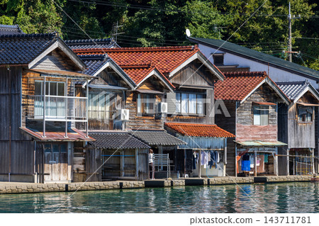 從京都北部丹後半島伊根町眺望船屋。 從京都北部丹後半島伊根町眺望船屋。 143711781