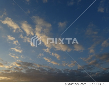 雲朵、藍天、日落、高積雲 143713150