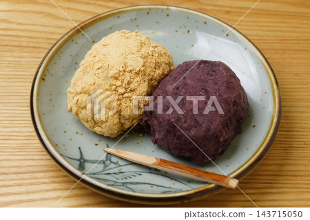 黃豆粉萩糕（黃豆粉年糕）和豉豆餅（甜豆沙年糕） 143715050