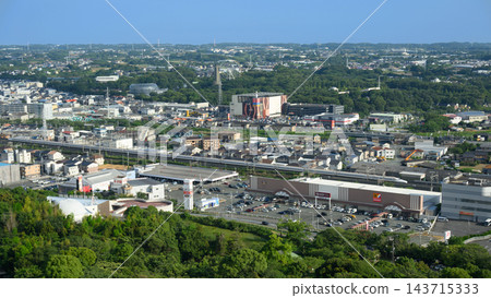 從豐橋市岩屋綠地觀景台上看到的東海道新幹線 從豐橋市岩屋綠地觀景台上看到的東海道新幹線 143715333
