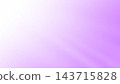 柔和的漸變背景，由白色變成粉紅色和紫色。 143715828