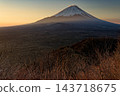 富士山在黎明看見從Shoin湖·全景山 143718675