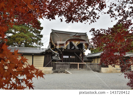 京都御苑、賢春門和楓樹(京都市上京區) 京都御苑、賢春門和楓樹(京都市上京區) 143720412
