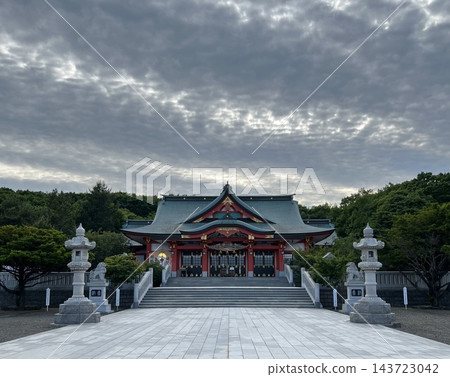 神秘的天空和神龕 神秘的天空和神龕 143723042