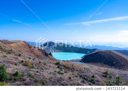 2026年，草津白根山的湯釜火山口湖時隔八年首次向遊客開放[群馬縣]。 143723114