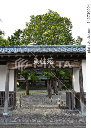 The entrance and gate of the Watanabe Residence and Higashi Katsura Garden (Sekikawa Village, Niigata Prefecture) The entrance and gate of the Watanabe Residence and Higashi Katsura Garden (Sekikawa Village, Niigata Prefecture) 143730004