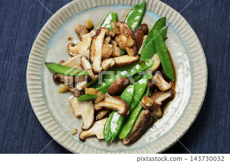 奶油醬油炒荷蘭豆和蘑菇 奶油醬油炒荷蘭豆和蘑菇 143730032