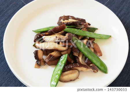 奶油醬油炒荷蘭豆和蘑菇 143730033