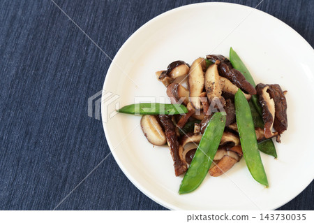 奶油醬油炒荷蘭豆和蘑菇 143730035
