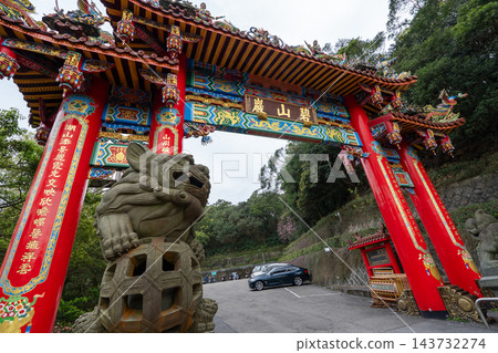 碧山岩街通聖王廟,台北湖區的一處風景名勝及寺廟。 碧山岩街通聖王廟,台北湖區的一處風景名勝及寺廟。 143732274