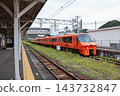The limited express "Midori/Huis Ten Bosch" train stopped at the platform of Arita Station. 143732847