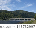 從大井川眺望渡月橋和嵐山山脈（13） 143732997