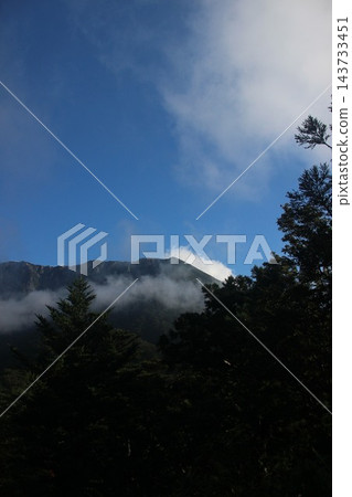 鳥取縣的大山是日本百名山之一,從這裡可以欣賞到彌山、最高峰劍峰、天王峰以及大山北坡的壯麗景色。 鳥取縣的大山是日本百名山之一,從這裡可以欣賞到彌山、最高峰劍峰、天王峰以及大山北坡的壯麗景色。 143733451