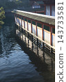 位於廣島縣宮島市的世界遺產嚴島神社（幸神社和鏡之池）景色優美，秋季賞楓時節遊客絡繹不絕。 143733581